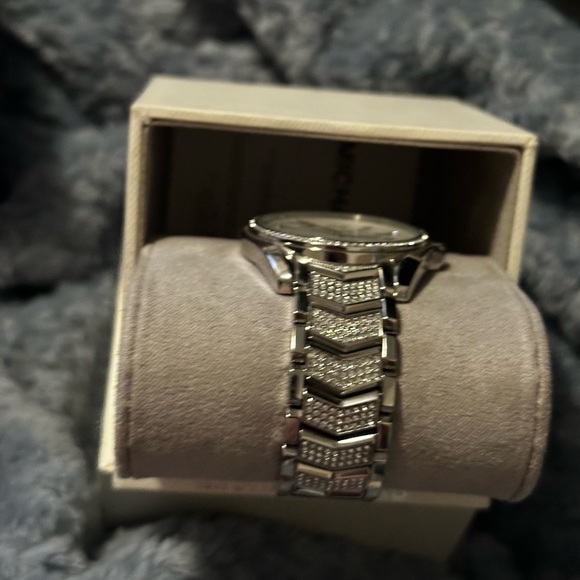 MICHAEL KORS Watch - Picture 3 of 4